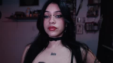 Snapshot of kattze chatting on 01-29-25, 05:19      online show from 01-29-25, 05:19