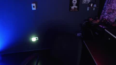 Snapshot of kattze chatting on 10-30-25, 11:05      online show from 10-30-25, 11:05