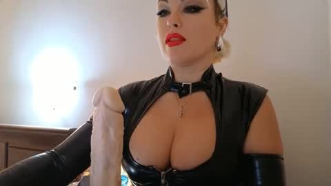 Snapshot of katushax chatting on 10-04-25, 10:52 KatuhaX online show from 10-04-25, 10:52