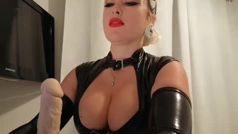 Snapshot of katushax chatting on 10-12-25, 11:04 KatuhaX online show from 10-12-25, 11:04