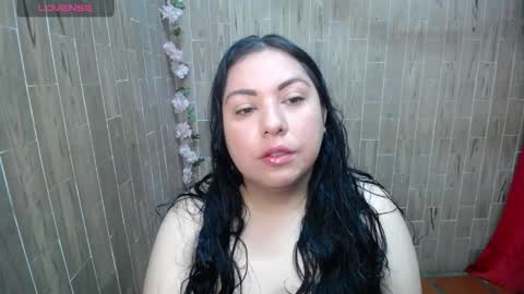 Snapshot of katy2425 chatting on 05-25-26, 01:28 Katy online show from 05-25-26, 01:28