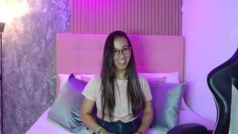 Snapshot of katy_sins chatting on 09-24-25, 01:03 Katy online show from 09-24-25, 01:03