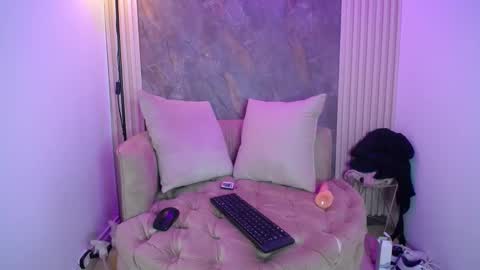 Snapshot of katy_sins chatting on 10-04-25, 01:09 Katy online show from 10-04-25, 01:09