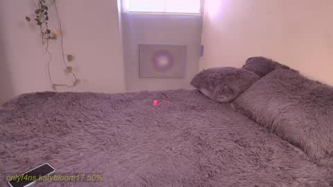 Snapshot of katybloom_ chatting on 02-21-26, 04:08 online show from 02-21-26, 04:08