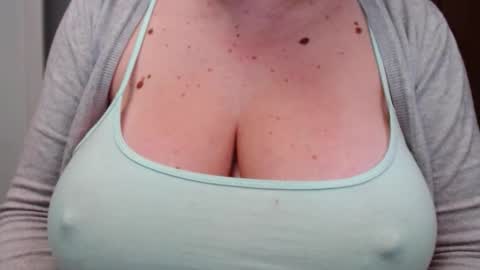 Snapshot of katynextdoor chatting on 11-14-25, 03:49 Katy online show from 11-14-25, 03:49