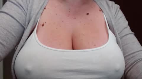 Snapshot of katynextdoor chatting on 11-18-25, 03:12 Katy online show from 11-18-25, 03:12