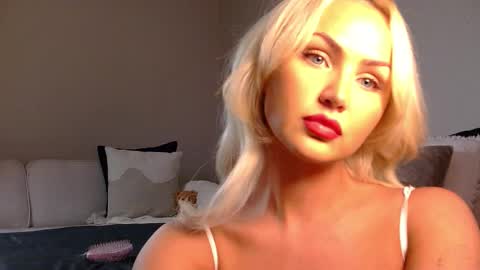Snapshot of katyshuttt chatting on 10-24-25, 05:09 Katy online show from 10-24-25, 05:09