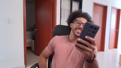 Snapshot of kaurilop chatting on 12-30-24, 02:08 Kauri Lop online show from 12-30-24, 02:08