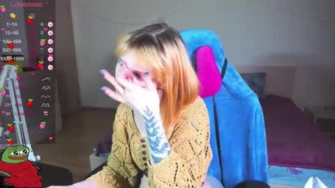 Snapshot of kawaii_power_uwu chatting on 01-19-25, 11:12 Kira-chan online show from 01-19-25, 11:12