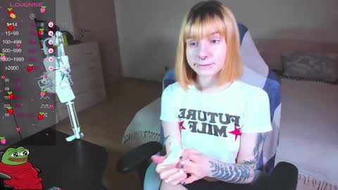 Snapshot of kawaii_power_uwu chatting on 01-31-25, 08:32 Kira-chan online show from 01-31-25, 08:32