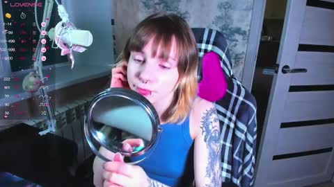 Snapshot of kawaii_power_uwu chatting on 11-17-25, 08:31 Kira-chan online show from 11-17-25, 08:31