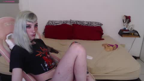 luna   online show from 01-13-25, 05:23