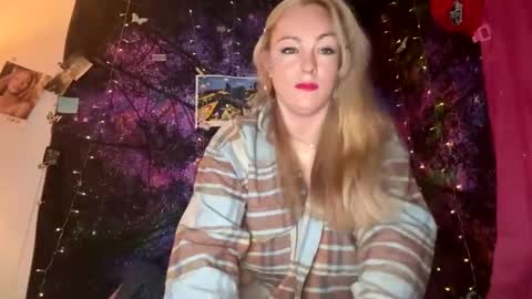 Snapshot of kay_la chatting on 09-14-25, 02:11 kay_la online show from 09-14-25, 02:11