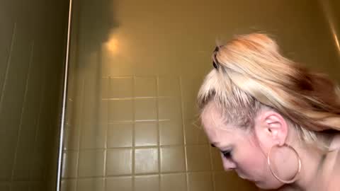 Snapshot of kay_la chatting on 09-16-25, 06:47 kay_la online show from 09-16-25, 06:47