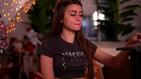 Snapshot of kaylabray chatting on 12-15-25, 04:39 kaylabray online show from 12-15-25, 04:39