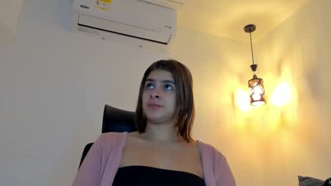 Snapshot of kaylajhonnes6 chatting on 09-17-25, 12:07      K A Y L A      online show from 09-17-25, 12:07