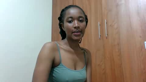 Snapshot of kaylar005 chatting on 05-31-26, 05:15 kaylar online show from 05-31-26, 05:15