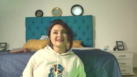 Snapshot of kaylavanber_ chatting on 02-13-25, 05:37 KAYLA Damian online show from 02-13-25, 05:37