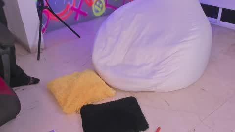 Snapshot of kayle______ chatting on 12-27-24, 12:50 INSTAjohedija online show from 12-27-24, 12:50