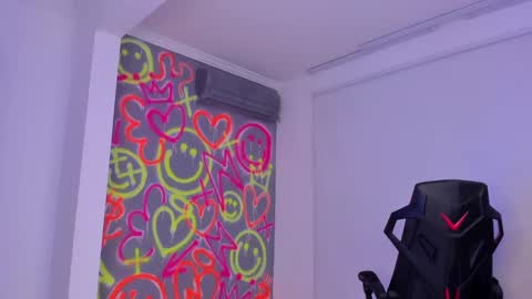 Snapshot of kayle______ chatting on 02-08-25, 08:32 INSTAjohedija online show from 02-08-25, 08:32