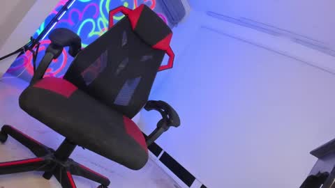 Snapshot of kayle______ chatting on 02-13-25, 11:58 INSTAjohedija online show from 02-13-25, 11:58