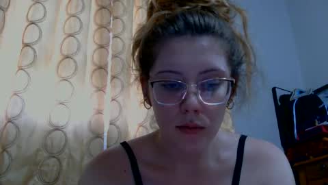 Snapshot of kayleekakesnslim chatting on 05-22-26, 08:25 kaylee kakes online show from 05-22-26, 08:25