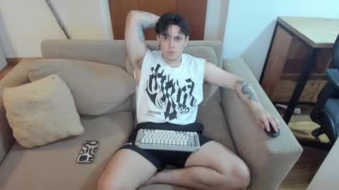 Snapshot of kaynn_b chatting on 02-05-25, 01:04 kaynn_b online show from 02-05-25, 01:04