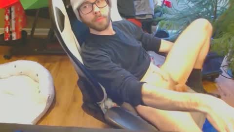 Snapshot of keegancheese chatting on 02-09-25, 08:45 Tom online show from 02-09-25, 08:45