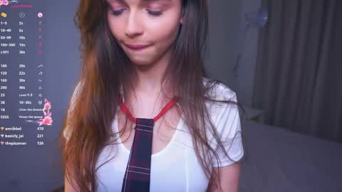 Snapshot of keenakosbab chatting on 05-19-26, 01:56 Lulu online show from 05-19-26, 01:56