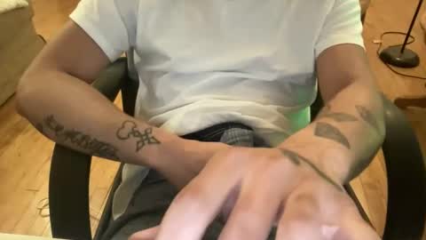 Keesey23 online show from 12-23-25, 04:10