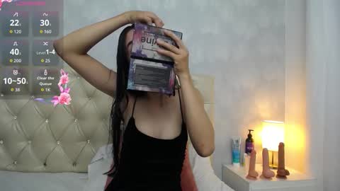 Snapshot of keily_garcia chatting on 12-22-25, 11:40 Keily online show from 12-22-25, 11:40