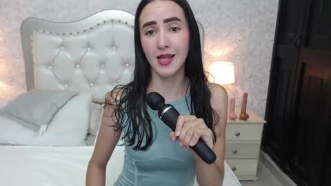 Snapshot of keily_garcia chatting on 02-25-26, 12:04 Keily online show from 02-25-26, 12:04