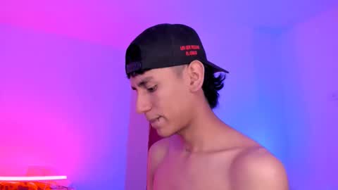 Alejandro Gonzalez online show from 11-18-25, 02:39