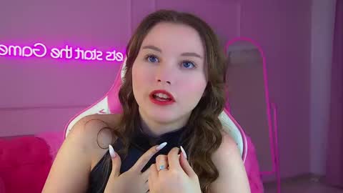 Keira online show from 11-18-25, 06:12