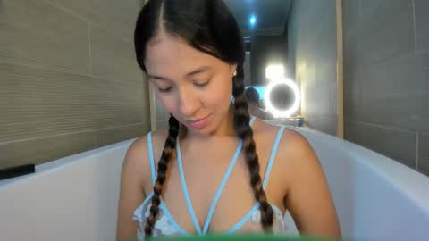 keiry_gonzalez23_aws online show from 10-23-25, 02:00