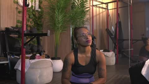 kelly__thomson online show from 04-22-26, 01:56