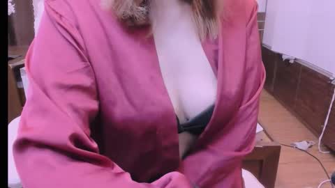 Kelly online show from 04-18-26, 04:05