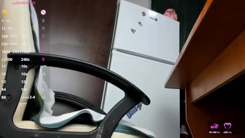 Snapshot of kelly_case18 chatting on 12-26-24, 11:54 KELLY online show from 12-26-24, 11:54