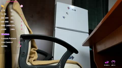 Snapshot of kelly_case18 chatting on 01-24-25, 09:06 KELLY online show from 01-24-25, 09:06