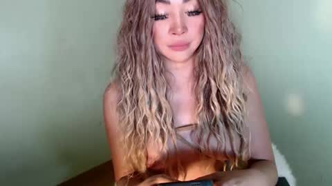 Snapshot of kellyclarksonx chatting on 02-22-26, 06:57 its me KELLY online show from 02-22-26, 06:57