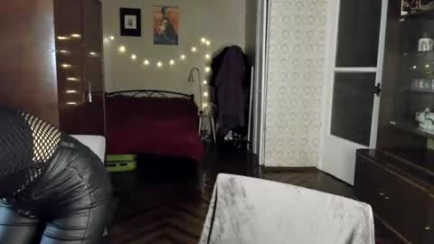 Snapshot of kellydark0111 chatting on 12-18-24, 03:55 Mistress  online show from 12-18-24, 03:55