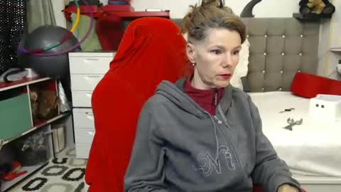 kelly online show from 02-11-25, 10:18