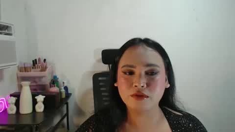 Snapshot of kellys_hot_assxx chatting on 05-16-26, 02:49 KELLY MCDOLEN online show from 05-16-26, 02:49