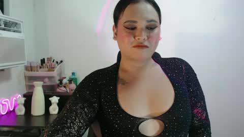 Snapshot of kellys_hot_assxx chatting on 05-22-26, 01:17 KELLY MCDOLEN online show from 05-22-26, 01:17