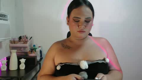 Snapshot of kellys_hot_assxx chatting on 05-23-26, 05:50 KELLY MCDOLEN online show from 05-23-26, 05:50