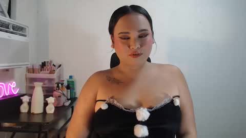 Snapshot of kellys_hot_assxx chatting on 05-27-26, 10:45 KELLY MCDOLEN online show from 05-27-26, 10:45