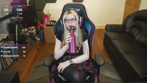 Snapshot of kelseycobalt chatting on 12-04-24, 12:08 kelseycobalt online show from 12-04-24, 12:08