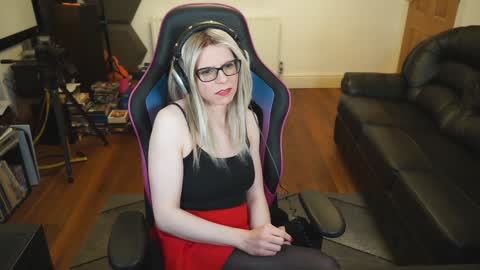 Snapshot of kelseycobalt chatting on 12-17-24, 01:50 kelseycobalt online show from 12-17-24, 01:50