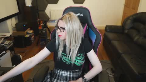 Snapshot of kelseycobalt chatting on 01-18-25, 11:11 kelseycobalt online show from 01-18-25, 11:11