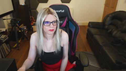 Snapshot of kelseycobalt chatting on 02-03-25, 10:11 kelseycobalt online show from 02-03-25, 10:11